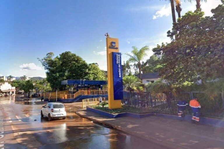 Gerdau alega que o evento, realizado em parceria com o Senai, visa apoiar profissionais na recolocação no mercado de trabalho