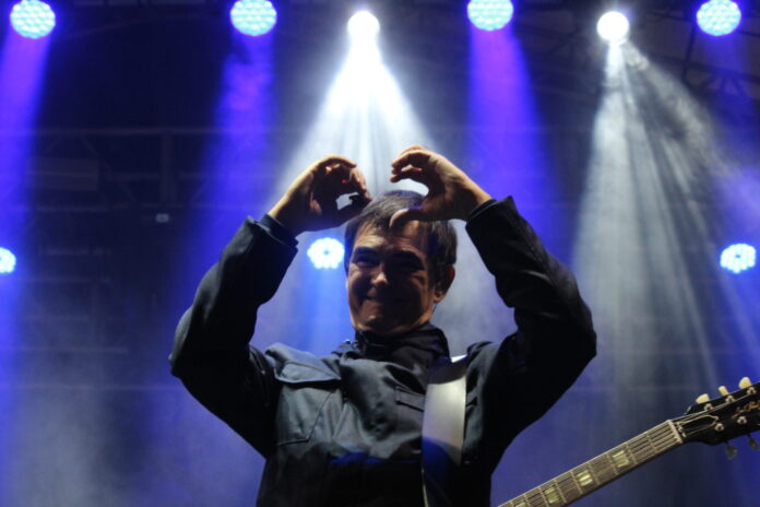 IMG_6284 Com um dos maiores públicos do Festival, até agora, Samuel Rosa se apresentou na Praça do Areão e fez questão de declarar seu amor por Itabira