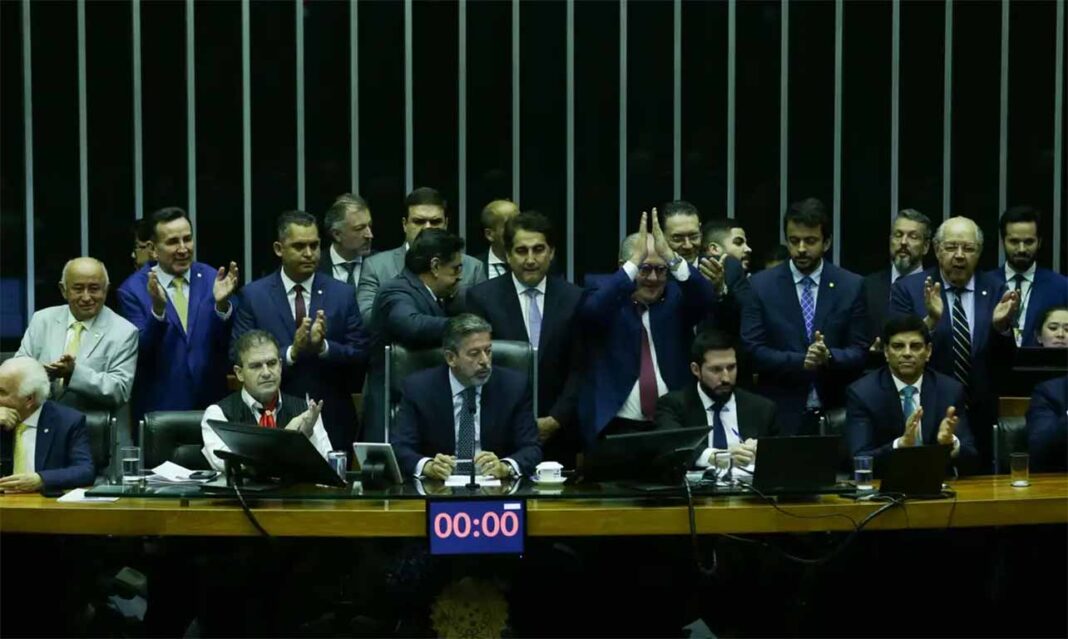 Texto segue para análise do Senado; Por meio de destaque, carne foi incluída como item da cesta básica na Reforma Tributária