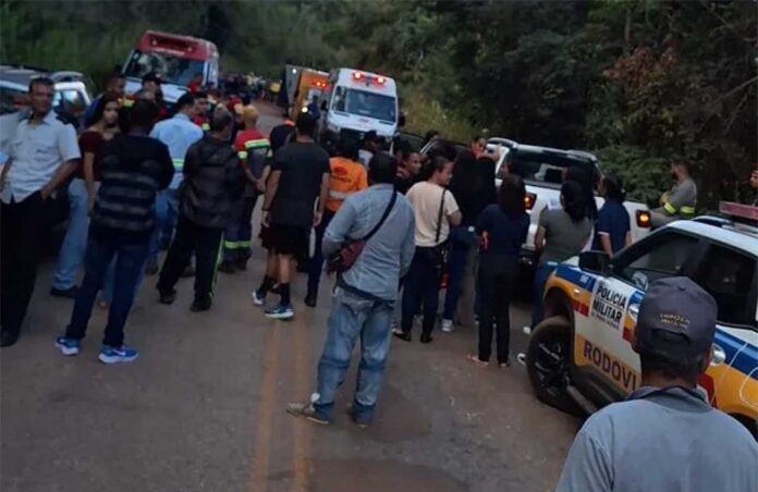 Mineradora diz estar prestando apoio a familiares e amigos de duas mulheres que perderam a vida em colisão frontal envolvendo um caminhão e um veículo que prestava serviço para a Anglo American
