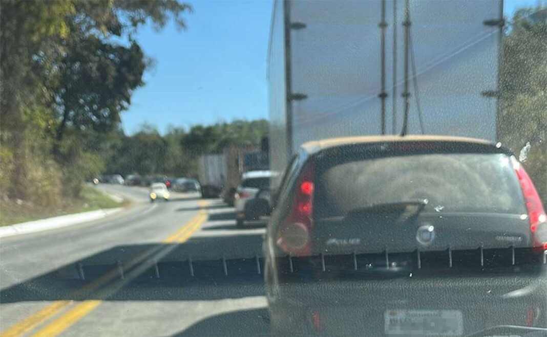 Detonação de rochas e obras na rodovia exigem que motoristas busquem rotas alternativas; Quem precisar encarar a BR-381 terá que ter paciência