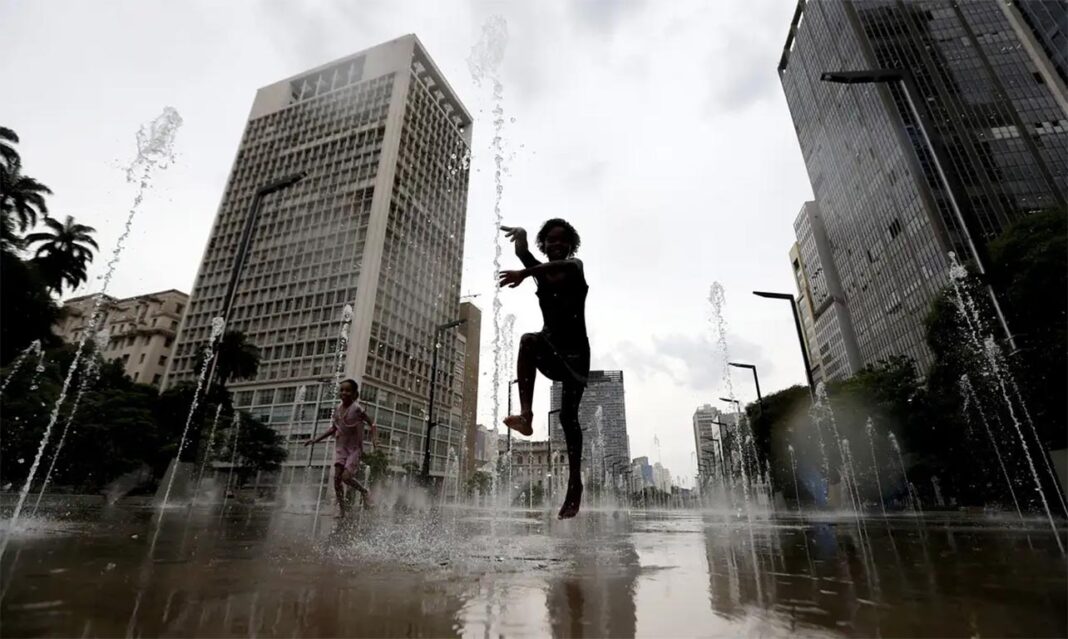 Sem Título-2 Pesquisa sobre mudanças climáticas foi publicada em revista científica e aponta o país como um dos mais vulneráveis aos calores mortais; Estudo registrou mortes em 36 países