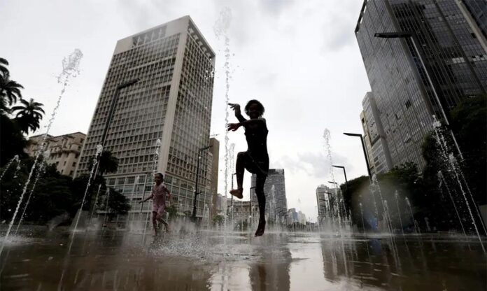 Pesquisa sobre mudanças climáticas foi publicada em revista científica e aponta o país como um dos mais vulneráveis aos calores mortais; Estudo registrou mortes em 36 países