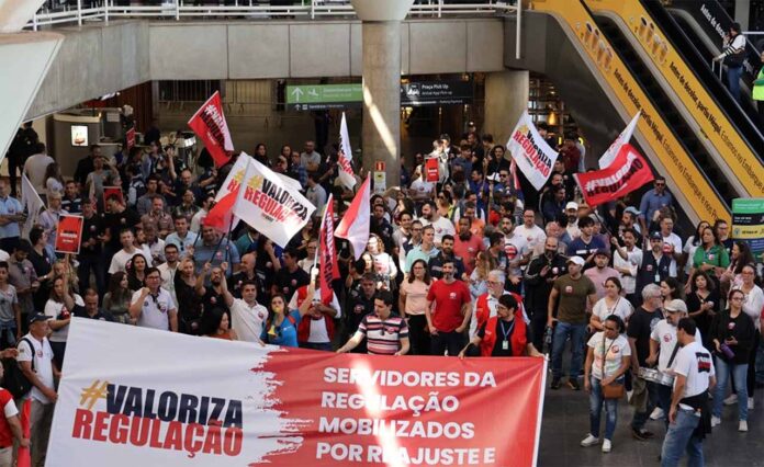 Paralisação ocorre em protesto por anos de sucateamento das agências reguladoras; Servidores reinvindicam recomposição salarial e melhores condições de trabalho