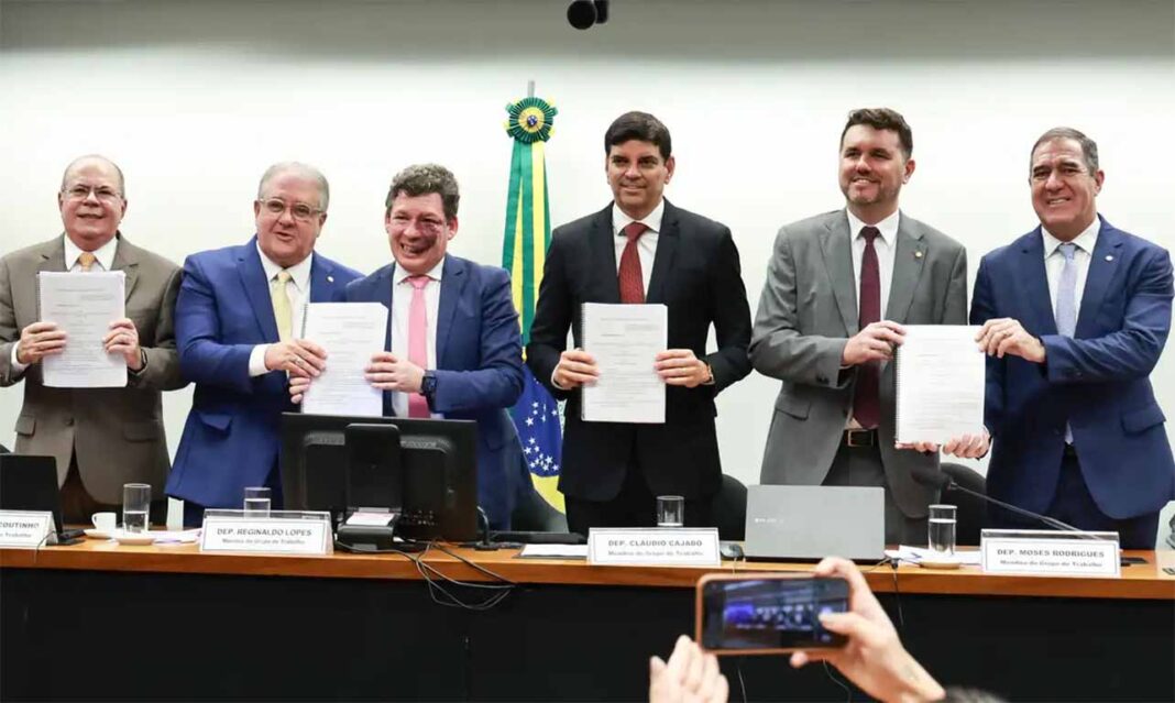 Sem Título-29 Proposta prevê alíquota maior aplicada em produtos prejudiciais à saúde, como cigarros e bebidas alcoólicas, e ao meio ambiente, como produtos da mineração; Reforma Tributária pode ser votada na próxima semana