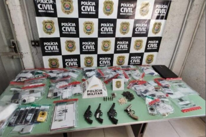 Sem Título-3 Polícia Civil aponta que crime está relacionado a feminicídio ocorrido na cidade vizinha Sabinópolis; Investigações culminaram na prisão de 14 pessoas e na apreensão de drogas e armas
