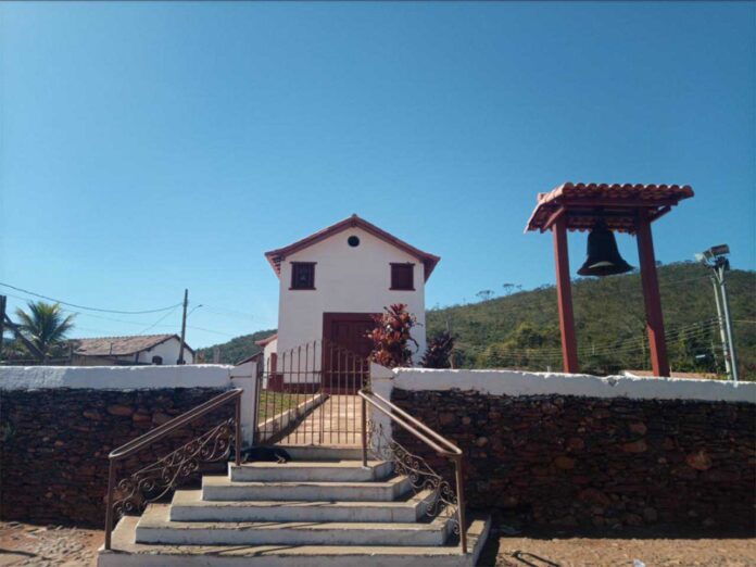 Capela de Santo Antônio do Pompéu é tombada pelo Instituto do Patrimônio Histórico e Artístico Nacional (Iphan) e foi restaurada com recursos da minerdaora por meio de um acordo com o MPMG