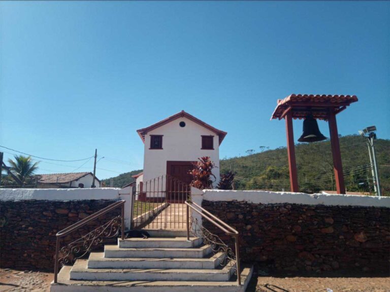 Capela de Santo Antônio do Pompéu é tombada pelo Instituto do Patrimônio Histórico e Artístico Nacional (Iphan) e foi restaurada com recursos da minerdaora por meio de um acordo com o MPMG