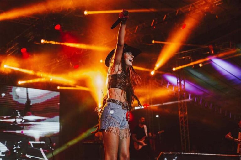 Cantora que virou fenômeno no streaming se apresenta no domingo; Saiba detalhes da programação que conta ainda com Lulu Santos, Péricles, Tiaguinho, além de outros grandes nomes do Sertanejo
