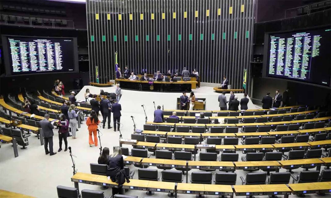 Sem Título-8 Com 335 página e 511 artigos, texto que regulamenta os novos impostos manteve regras para cashback aos mais pobres; Reforma Tributária já está pautada para a tarde