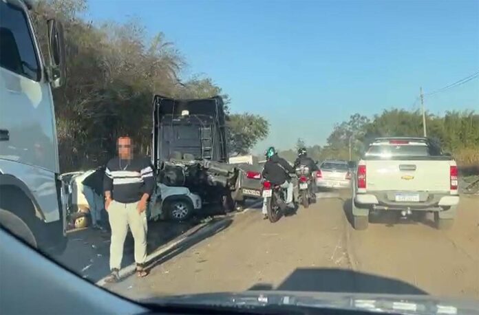 Sem Título-9 Vídeo: uma mulher se feriu em colisão em Sabará; Em Betim, motorista atropelou cavalo durante a madrugada e carreta que vinha logo atrás ficou atravessada na pista ao desviar de acidente na BR-381
