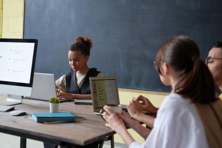 Instituição disponibiliza mais de 4 mil vagas em mais de 30 cursos; Cursos do Senai-MG têm durações que variam de 12 a 20 meses, com cargas horárias distintas e atendendo a diferentes necessidades e interesses