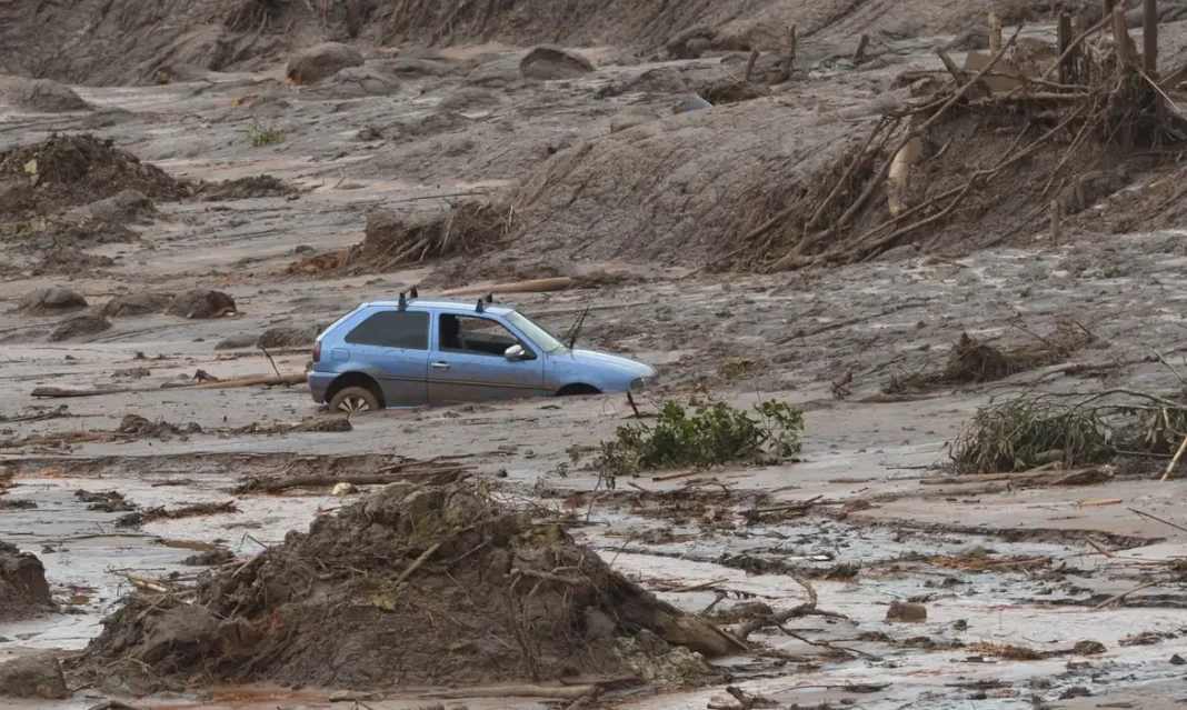As mineradoras Samarco, Vale e BHP Billiton, junto com a Fundação Renova, foram condenadas pela Justiça Federal por violações envolvendo uma campanha publicitária sobre as medidas reparatórias da tragédia ocorrida na bacia do Rio Doce. Ainda cabe recurso