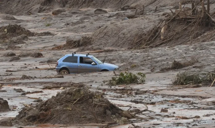 As mineradoras Samarco, Vale e BHP Billiton, junto com a Fundação Renova, foram condenadas pela Justiça Federal por violações envolvendo uma campanha publicitária sobre as medidas reparatórias da tragédia ocorrida na bacia do Rio Doce. Ainda cabe recurso