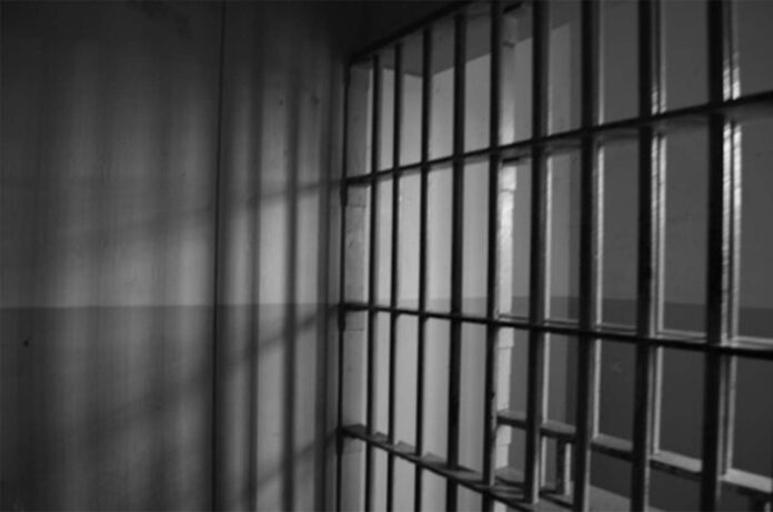 Autor abusou de menores de idade na casa das avós das meninas, segundo denúncia; Outro homem havia sido condenado por crime semelhante no mês passado, na mesma cidade
