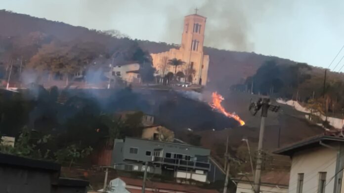 Incêndios em Conceição do Mato Dentro: região da Serra do Cipó é uma das mais atingidas Incêndios em Conceição do Mato Dentro: região da Serra do Cipó é uma das mais atingidas