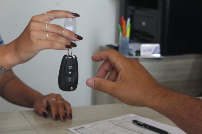 aplicativo Nem todos os profissionais possuem veículo próprio. Nesse caso, o aluguel se tornou uma alternativa possível para os motoristas de aplicativo