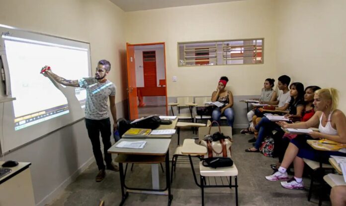 Joel Rodrigues/Agência Brasil Primeira parcela do Pé-de-Meia, de R$ 200, será paga até segunda-feira (2)
