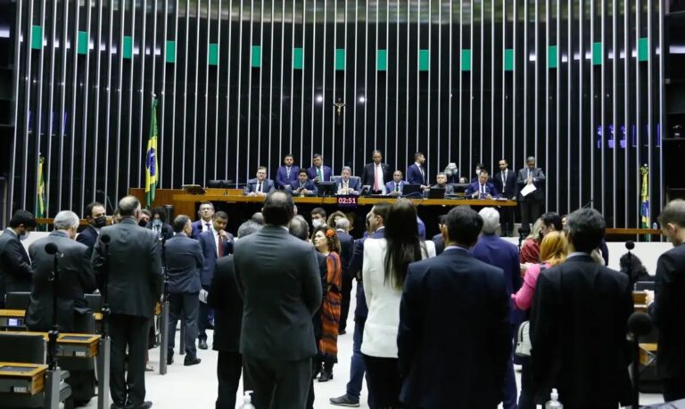 Emendas parlamentares pioram execução das políticas, diz especialista Emendas parlamentares pioram execução das políticas, diz especialista