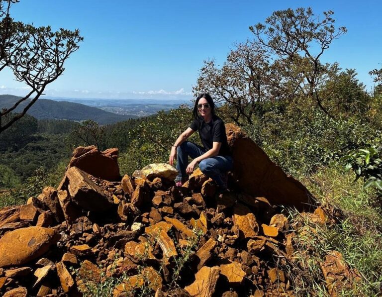 Arte na Exposibram: Ana Elisa apresentará as tintas minerais ecológicas atóxicas, produzidas a partir dos resíduos de mineração, como mica, quartzo e hematita