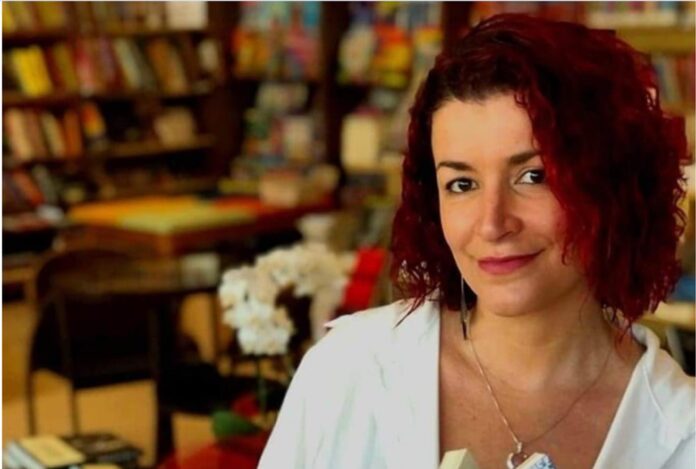 Maura Silveira Gonçalves de Britto é autora do livro Com Luz de Ferreiro, um importante documento sobre a mineração na região; Historiadora faz alerta sobre o processo de apagamento da memória de Itabira