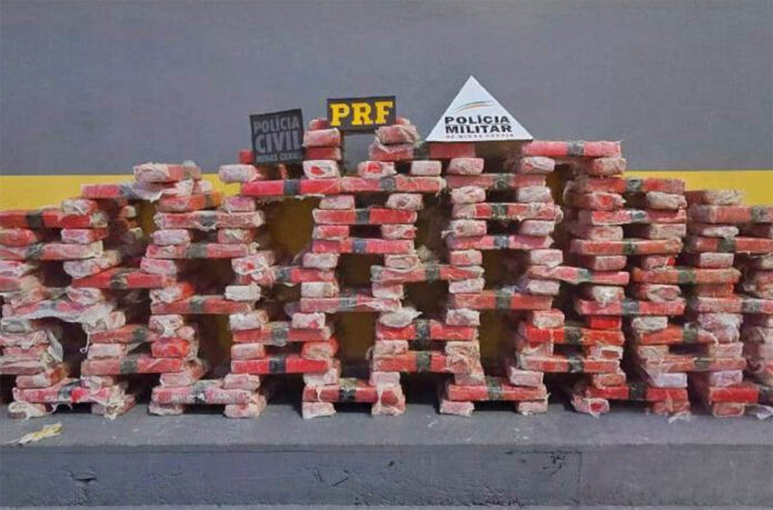 Sem Título-4 Homem de 24 anos transportava 265 barras da droga pela BR-381 e foi interceptado na altura de Antônio Dias após investigações