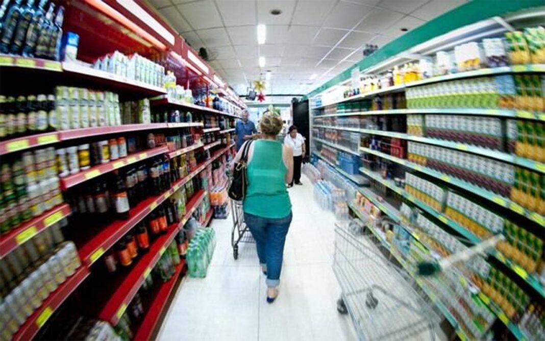 Preços de alimentos, energia e combustíveis sinalizam que processo de desinflação da economia brasileira tende a ser mais lento que o projetado no último trimestre, quando a projeção apontava inflação de 4% em 2024