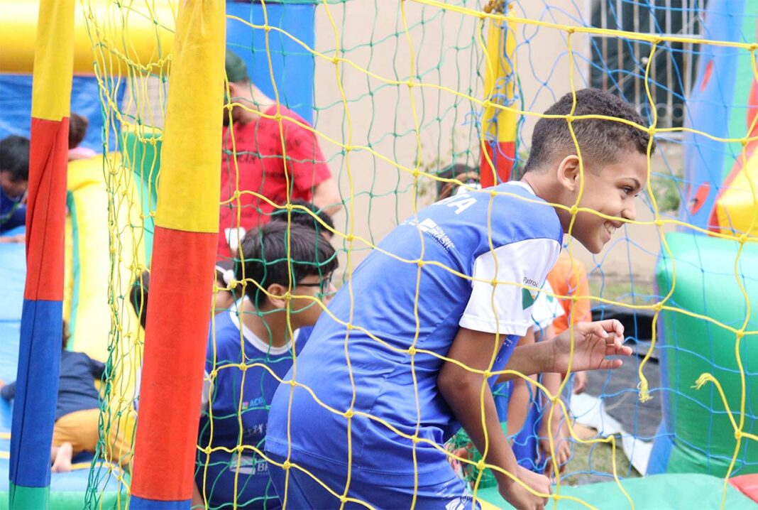 Mineradora calcula que 24% das ações sociais realizadas tiveram como foco capacitações e cursos profissionalizantes, trabalhando com mais de 50 fornecedores que aderiram ao Programa Partilhar