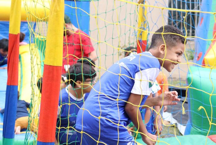 Mineradora calcula que 24% das ações sociais realizadas tiveram como foco capacitações e cursos profissionalizantes, trabalhando com mais de 50 fornecedores que aderiram ao Programa Partilhar
