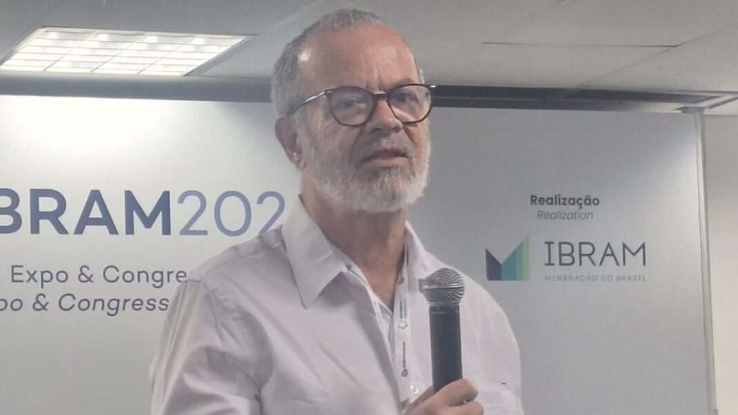 No segundo dia de Exposibram 2024, Raul Jungmann destacou as expectativas e conquistas do maior evento de mineração da América Latina em conversa com jornalistas