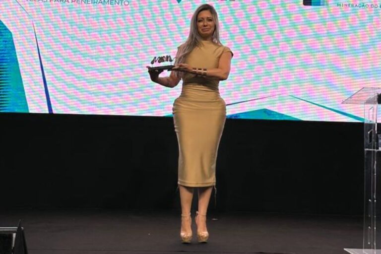 O Prêmio Mina é uma iniciativa do Women in Mining Brasil (WIM Brasil), com apoio do Instituto Brasileiro de Mineração (Ibram). A cerimônia de entrega aconteceu durante a Exposibram, maior feira de mineração da América Latina.