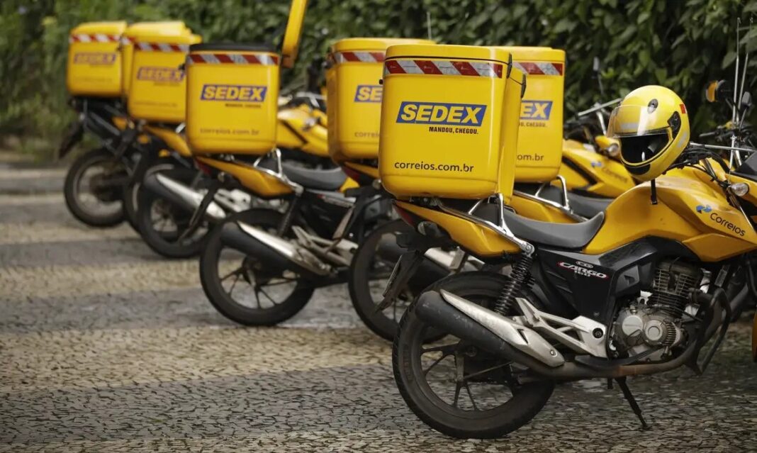 Salário inicial para agente de Correios é de R$ 2.429,26 e para analista de Correios, de R$ 6.872,48