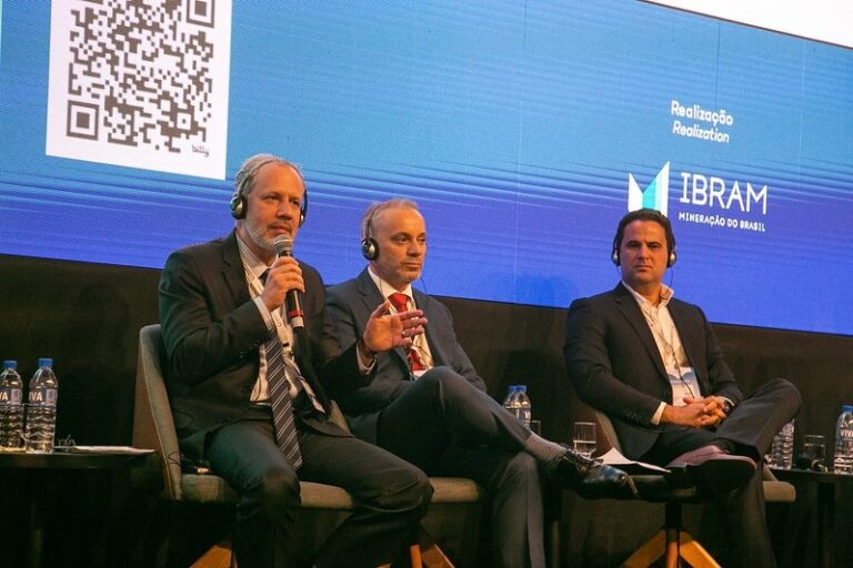 Durante painel na Exposibram 2024, executivos de diversas empresas discutiram os desafios e avanços da mineração brasileira na adoção da agenda ESG, que envolve práticas ambientais, sociais e de governança