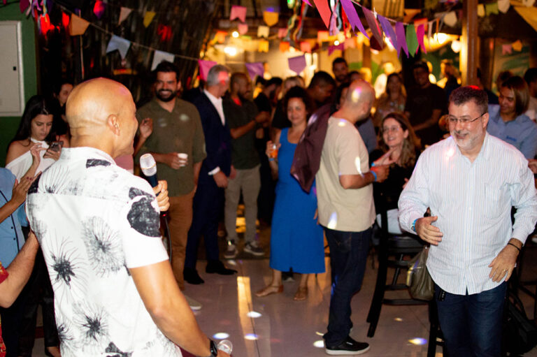 Happy hour da mineração ocorre tradicionalmente no Andrade Colaborativo, na Savassi; Ingressos para o Mining Drinks temático Pré-12 devem ser retirados no Sympla