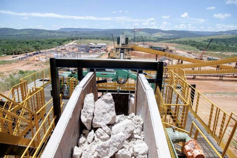 Minerais críticos: Perpetual Resources prevê investimento de R$ 400 milhões em municípios mineiros Minerais críticos: Perpetual Resources prevê investimento de R$ 400 milhões em municípios mineiros