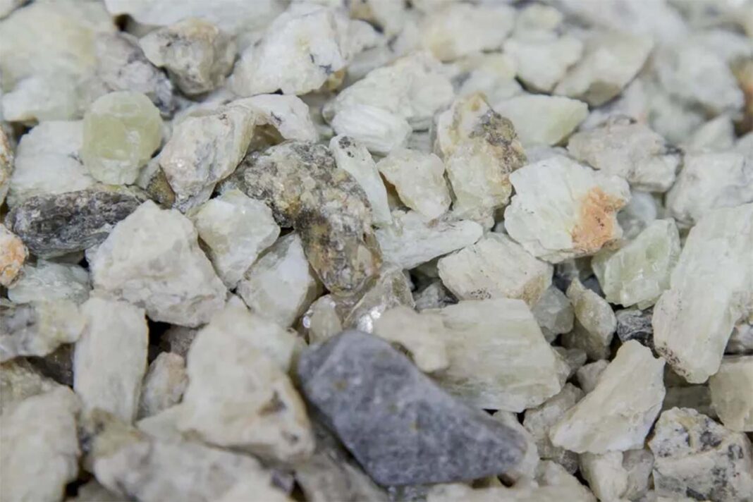 Parceria visa fortalecer a cadeia de lítio e materiais para baterias, setor estratégico para o estado; Iniciativa prevê criação de 20 empregos diretos pela Lightning na primeira fase dos projetos Caraíbas, Canabrava e Esperança