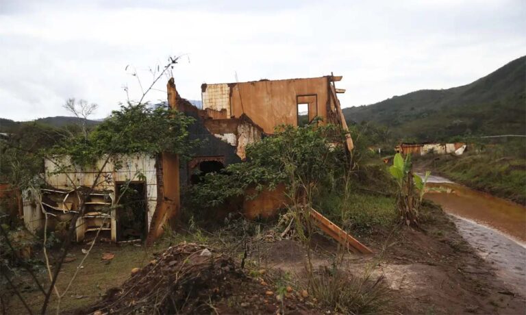 Tragédia de Mariana: novo acordo pode beneficiar até 500 mil pessoas, diz ministro Tragédia de Mariana: novo acordo pode beneficiar até 500 mil pessoas, diz ministro