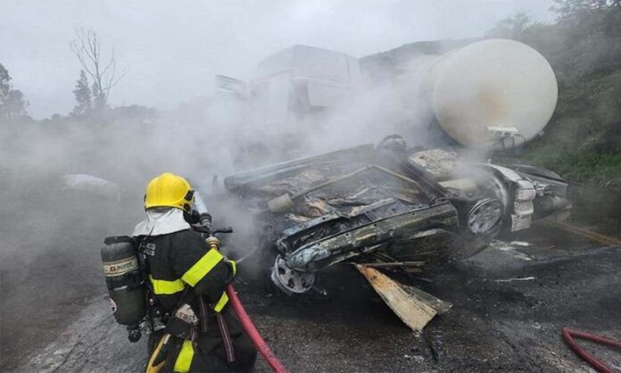 Colisão ocorreu no KM 429 da BR-381, na altura de Caeté; Corpo de Bombeiros compareceu para o resgate, mas ainda não conseguiu identificar as vítimas