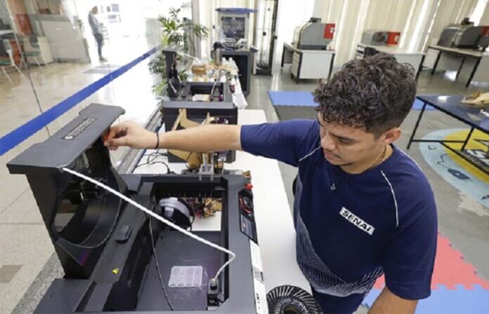 Mais de 50 mil vagas foram disponibilizadas em 130 municípios para cursos gratuitos; Trilhas de Futuro é desenvolvido pelo Governo de Minas em parceria com 156 instituições de ensino técnico
