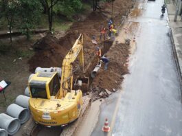 Obras de drenagem e pavimentação têm o objetivo de melhorar o escoamento da água de chuva e mitigar danos recorrentes; Situação de risco afeta há anos qualidade de vida de moradores de João Monlevade