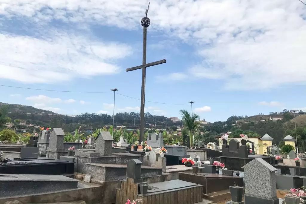imagem site Prefeituras Municipais e Paróquias de Itabira, Ipatinga e João Monlevade organizam programação dedicada ao dia de Finados, com celebrações e missas. Confira os horários de funcionamento dos cemitérios.