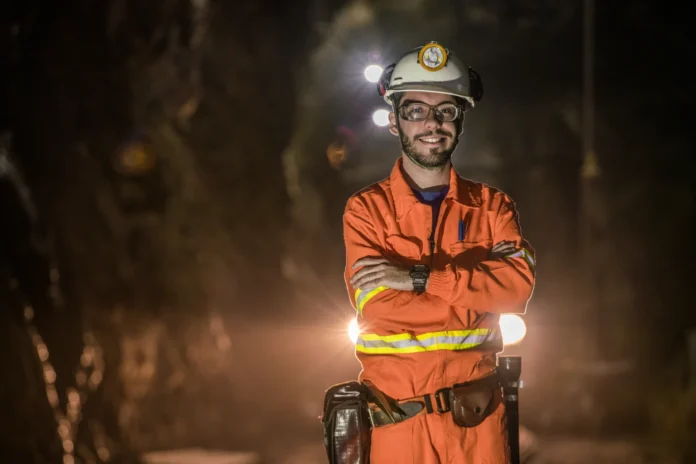 jaguar-mining-vagas Para o cargo de Operador Mantenedor na Jaguar Mining, é necessário ter formação técnica em Eletromecânica, experiência com manutenção industrial preventiva e corretiva, e conhecimentos em áreas como eletromecânica e hidráulica