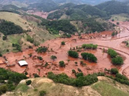 Tribunal argumenta falta de provas suficientes para responsabilização criminal individual, mas decisão não afeta acordo de R$ 167 bilhões para reparação civil pelos afetados da barragem de Mariana que se rompeu em 2015