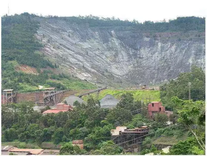 mina-do-Cauê-presidente-da-vale Com a visita do presidente da Vale, e os ajustes programados para 2025, o futuro de Itabira e de seus trabalhadores segue sendo moldado por decisões estratégicas da mineradora