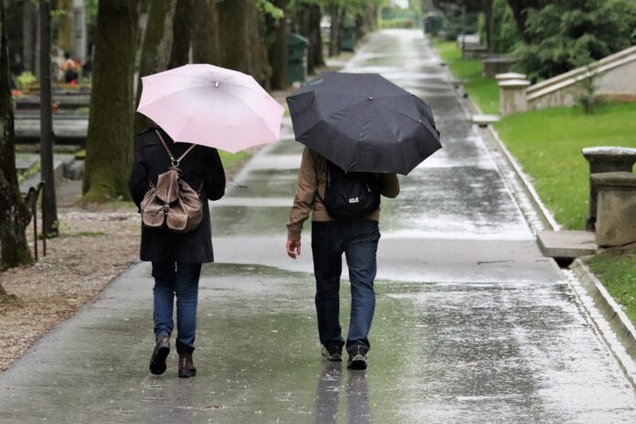 rain-4195254_1280 De acordo com o MetSul, a formação do ciclone pode provocar chuvas intensas em várias áreas do Brasil, com destaque para Mato Grosso do Sul, Mato Grosso, Goiás, São Paulo e partes de Minas Gerais