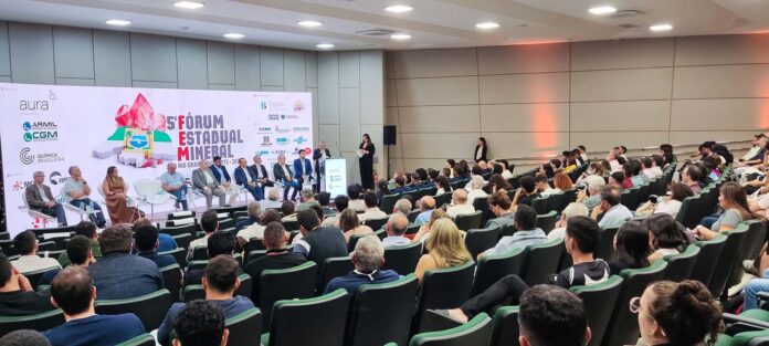 unnamed Evento reúne empresas, investidores, órgãos públicos e representantes da sociedade civil, com o objetivo de fomentar o desenvolvimento e agregar valor à cadeia de exploração de minerais