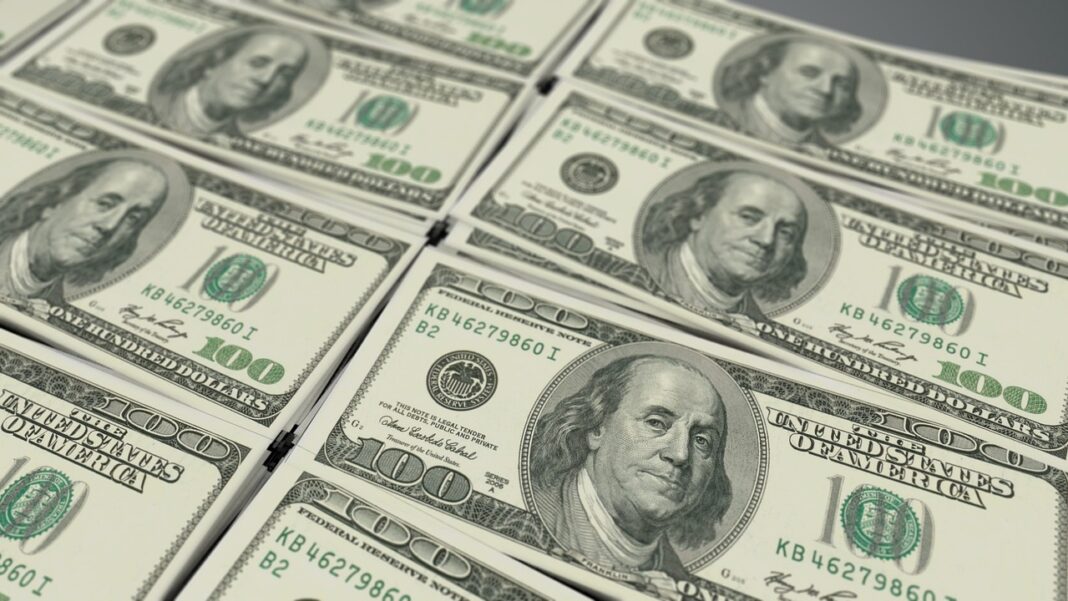 Às 9h45, o dólar à vista registrava um aumento de 0,83%, cotado a R$ 5,9629 na venda. Em seu ponto mais alto do dia, a moeda norte-americana chegou a R$ 5,9835