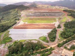 Para assegurar a segurança das barragens, a mineradora informa que as principais estruturas em Mariana são monitoradas constantemente, 24 horas por dia, sete dias por semana, por meio dos Centros de Monitoramento Geotécnico (CMGs)