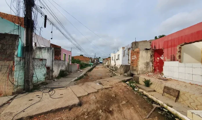 Braskem-em-Maceio A falta de uma solução definitiva por parte da Braskem e das autoridades competentes tem gerado apreensão, uma vez que muitas famílias ainda aguardam uma compensação justa