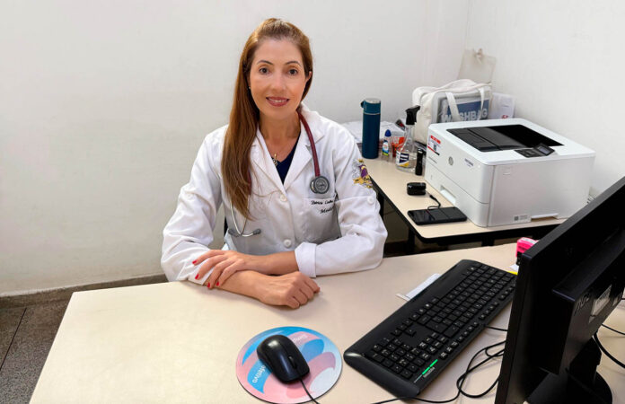 Dra Menina de 5 anos ficou em estado crítico, mas foi salva graças ao socorro ágil com o procedimento correto; Manobra de Heimlich pode ser feita em casa em situações de emergência